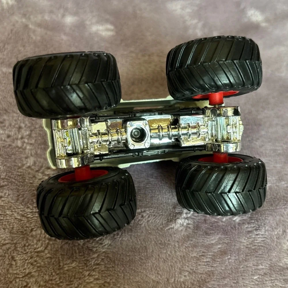 Hot Wheels Monster Jam Max-D American Flag Stars Stripes Monster Truck 1:64